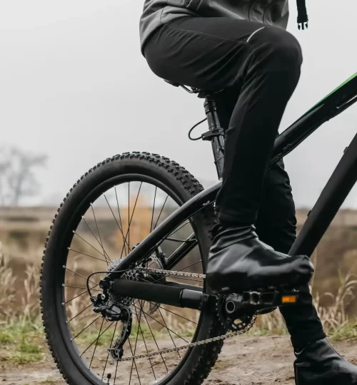 front-view-man-riding-bike-mountain